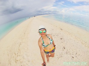 Of course, my trip wouldn't be complete if I won't take a selfie shot with the picture-perfect white sandbar. The most beautiful part of the island